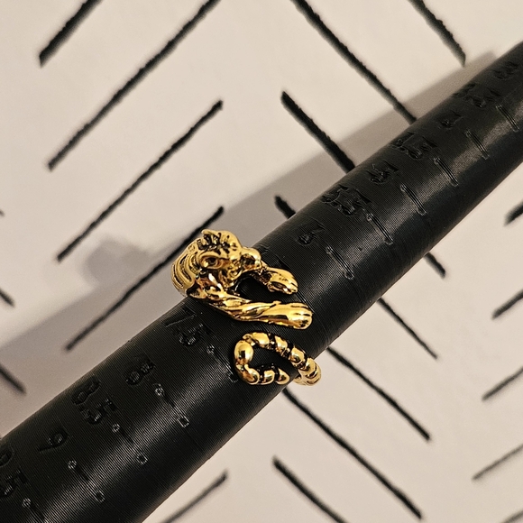 NEW Gold-Tone Tiger Wrap Ring - Size 7 & adjustable - Picture 7 of 10